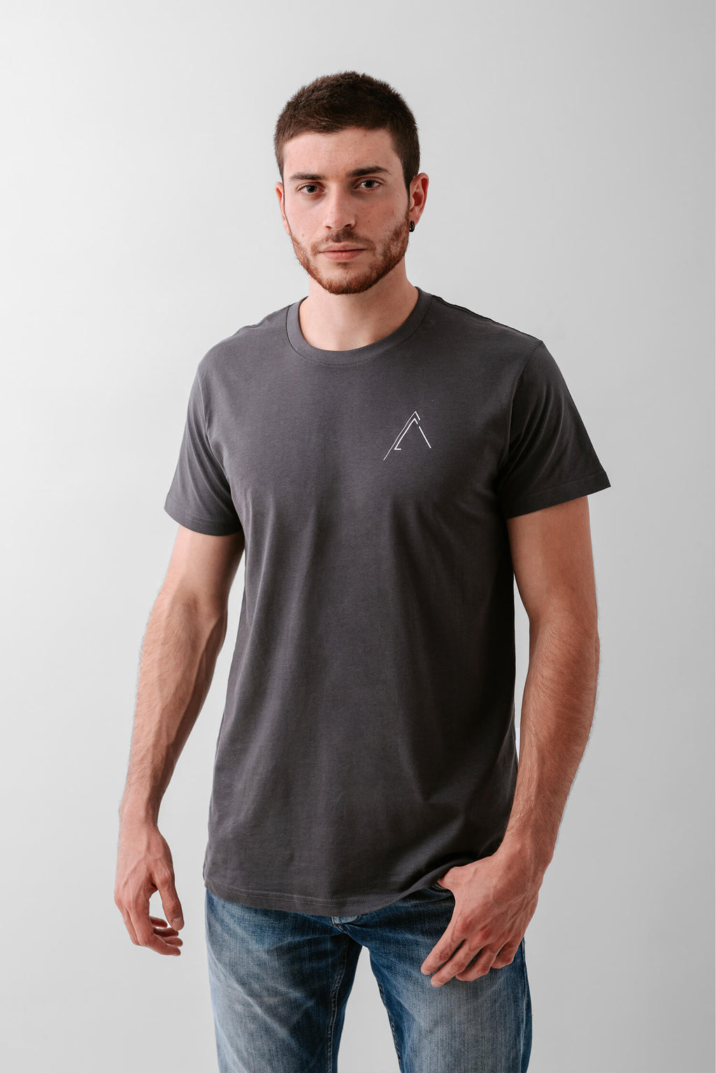 camiseta minimalista gris hombre de algodón orgánico