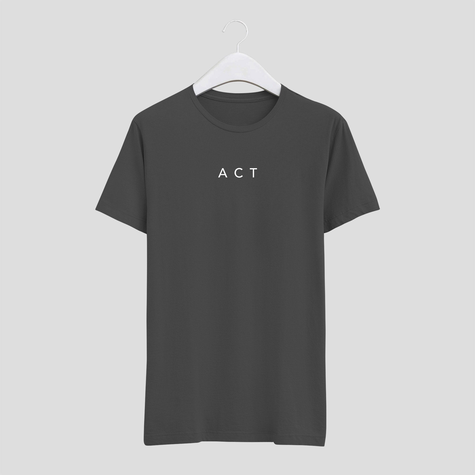 camiseta act now minimalista con palabras finas gris hombre
