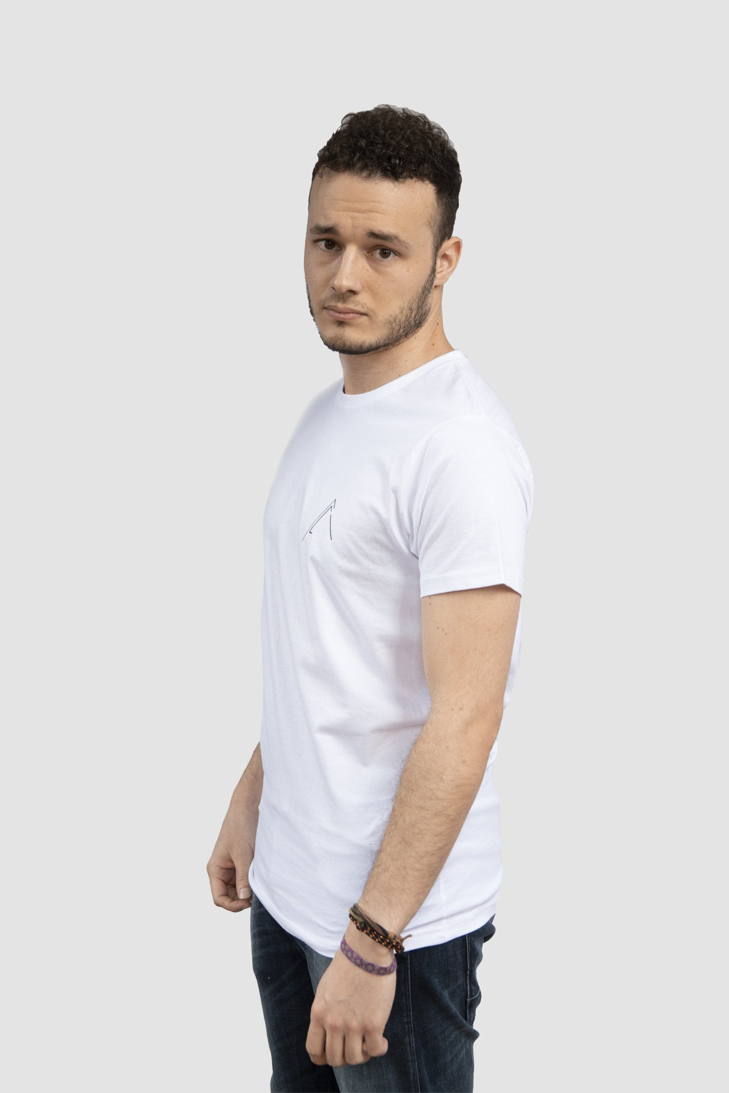 Camiseta minimalista de hombre blanca
