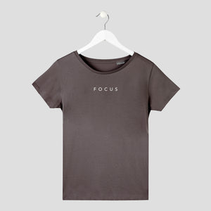 camiseta focus concentrado minimalista de algodón orgánico mujer gris
