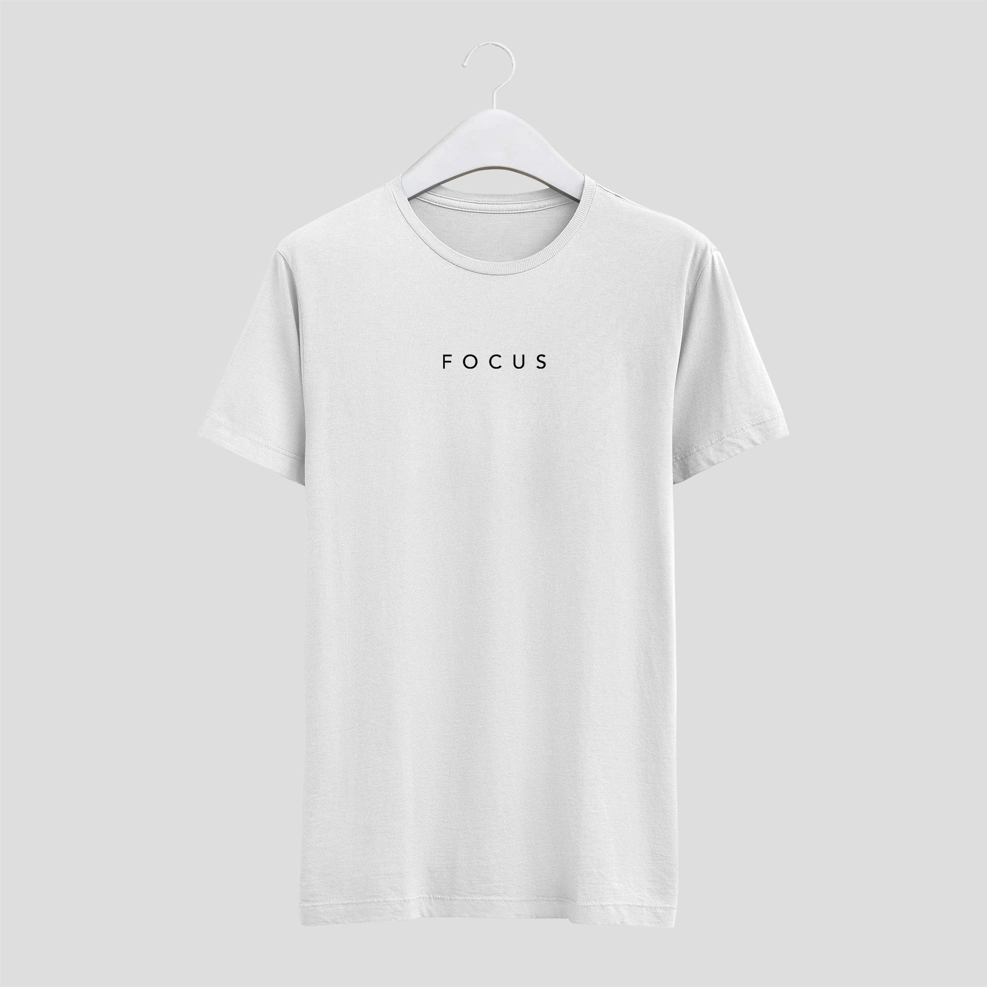 camiseta focus mantenerse enfocado minimalista hombre blanca
