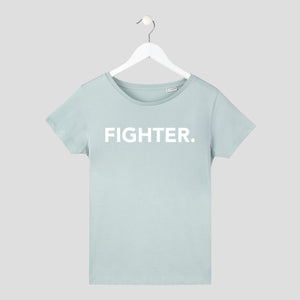 Camiseta minimalista de chica fighter color verde pecho